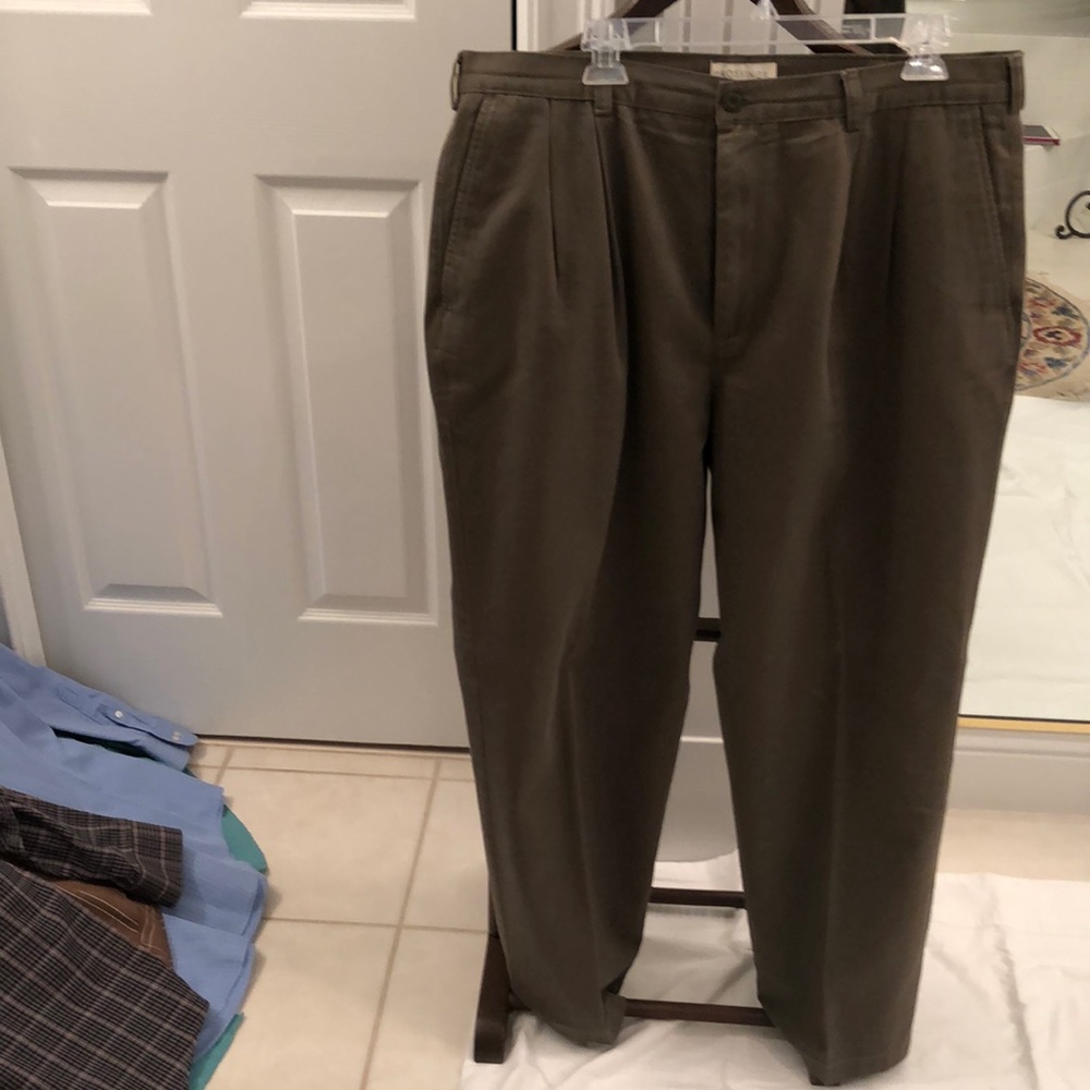 Crossings pleated olive khaki 38x34